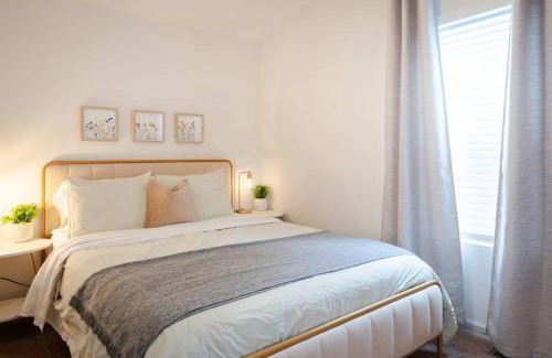San Luis Obispo Casa | Modern 2-Bedroom Eucalyptus House