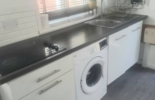 Hillingdon Casa | 🏡 *Modern 2-Bedroom Flat with Sofa Bed: Your Home Near London's Heart!**