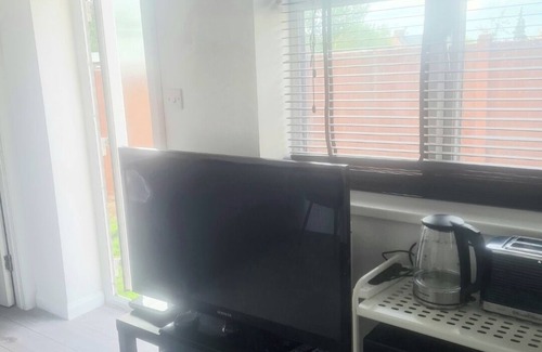 Hillingdon Casa | 🏡 *Modern 2-Bedroom Flat with Sofa Bed: Your Home Near London's Heart!**