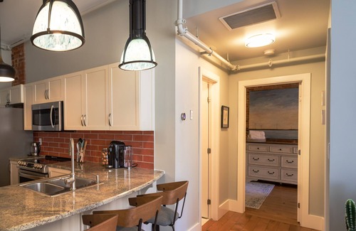 Inner Harbour Apartamento | Modern 2 Bedroom Loft Downtown Kingston
