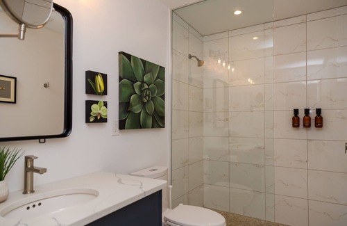 Inner Harbour Apartamento | Modern 2 Bedroom Loft Downtown Kingston