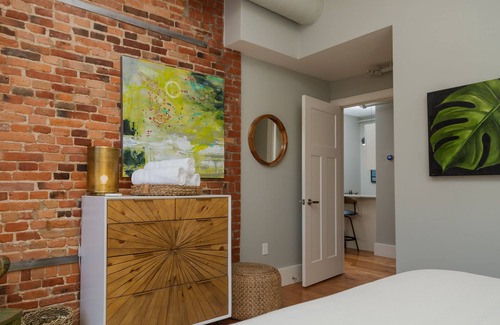 Inner Harbour Apartamento | Modern 2 Bedroom Loft Downtown Kingston