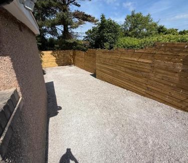 Llanddulas Casa | Modern 2 Bedroom Private Detached Cottage