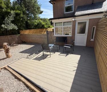 Llanddulas Casa | Modern 2 Bedroom Private Detached Cottage