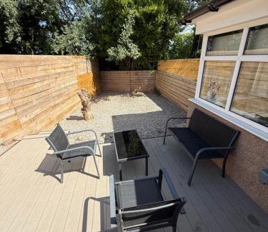 Llanddulas Casa | Modern 2 Bedroom Private Detached Cottage