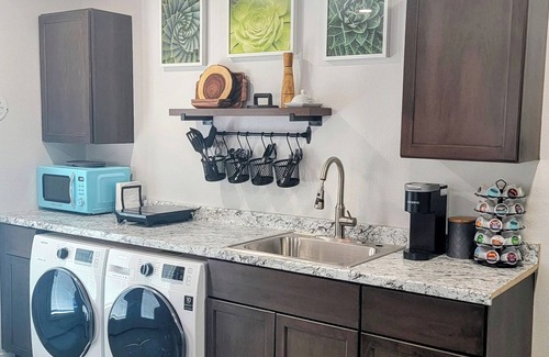 Tempe Casa | Modern 2 bedroom - Private Access - Fully Remodeled - 3 miles to ASU