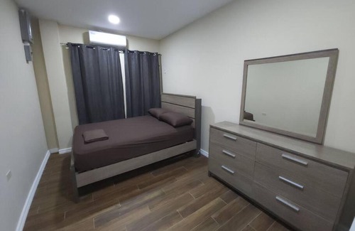 Georgetown Apartamento | Modern 2 bedroom rental unit with free parking
