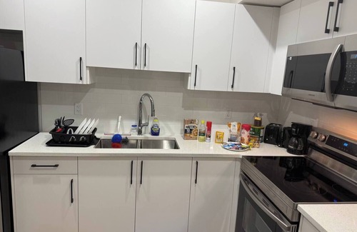 West Edmonton Casa | Modern 2-Bedroom Suite in Stillwater NW, Near WEM