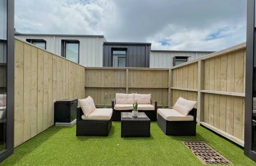 Grey Lynn Casa | Modern 2-Bedroom Townhouse in Grey Lynn