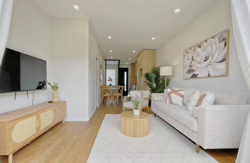 Grey Lynn Casa | Modern 2-Bedroom Townhouse in Grey Lynn
