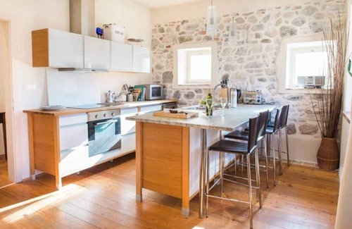 Tolmin Apartamento | Modern 2 bedroom townhouse in center of Tolmin