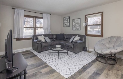 Clive Casa | Renovated 2 Bedroom Duplex in Quiet Neighborhood