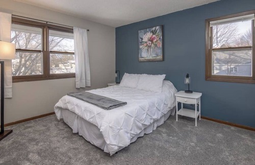 Clive Casa | Renovated 2 Bedroom Duplex in Quiet Neighborhood