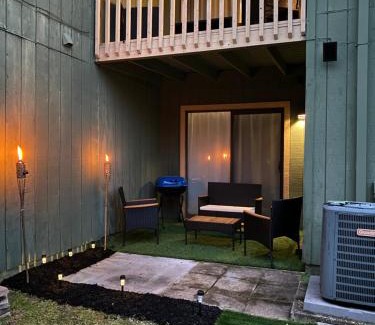 Cinco Bayou Apartamento | Modern 2 Bedroom Townhome Minutes from the Beach!