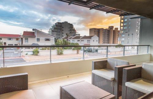 Bloubergstrand Apartamento | Modern 2 bedroom with underground parking 1 mins from beach-205 La Cabina, Blouberg, Cape Town