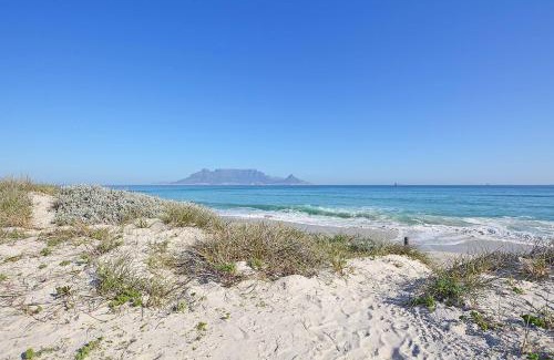 Bloubergstrand Apartamento | Modern 2 bedroom with underground parking 1 mins from beach-205 La Cabina, Blouberg, Cape Town
