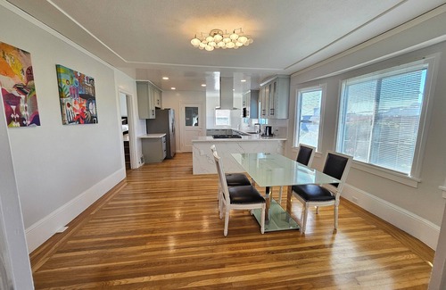 Oakland Casa | Modern 2 beds 1 bath house in a prime Bay Area location