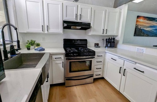 Big Bear Lake Casa | Modern 2 BR, 2.5 BA Townhome with Unbeatable Access to Snow Summit