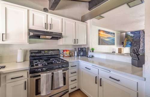 Big Bear Lake Casa | Modern 2 BR, 2.5 BA Townhome with Unbeatable Access to Snow Summit