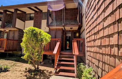 Big Bear Lake Casa | Modern 2 BR, 2.5 BA Townhome with Unbeatable Access to Snow Summit