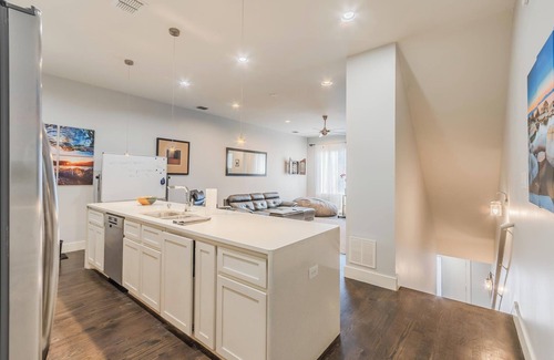 Old East Dallas Casa | Modern 2 BR, 4 Story Smarthome with Rooftop Hot Tub, Game Room and Skyline Views