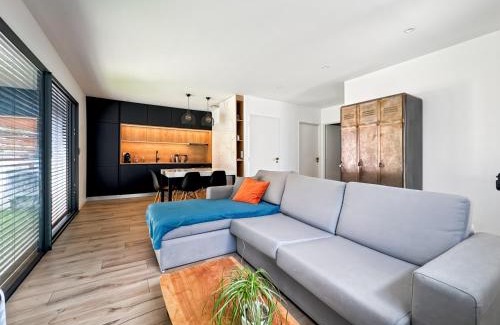 Saint-Didier-de-Formans Apartamento | Modern 2 bedroom house, sleeps up to 6