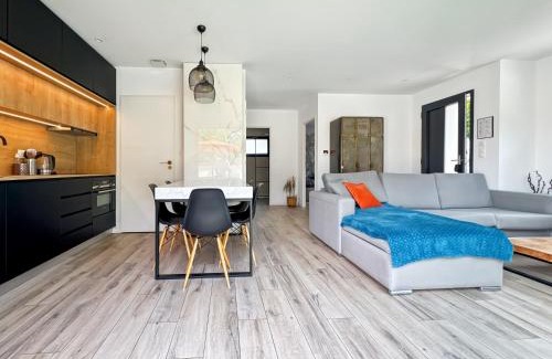 Saint-Didier-de-Formans Apartamento | Modern 2 bedroom house, sleeps up to 6