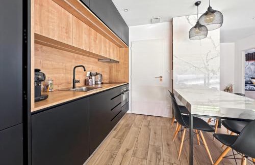 Saint-Didier-de-Formans Apartamento | Modern 2 bedroom house, sleeps up to 6