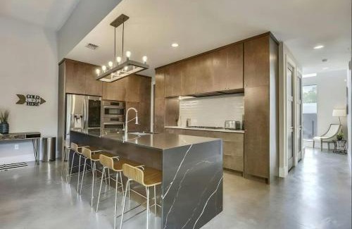 Central East Austin Casa | Modern 2-Home Private Oasis w Pool Hot Tub in DT