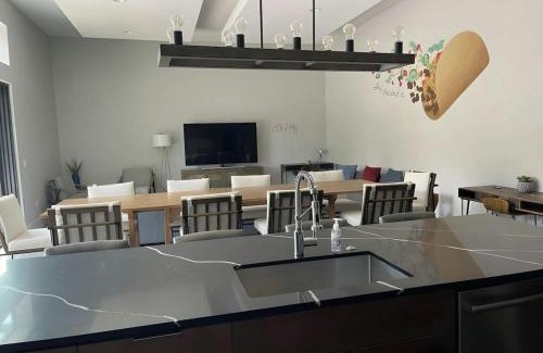 Central East Austin Casa | Modern 2-Home Private Oasis w Pool Hot Tub in DT