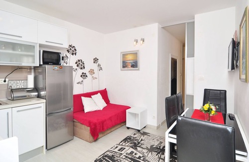 Split Apartamento | Piso moderno de 2 habitaciones con bañera de hidromasaje cerca de todo