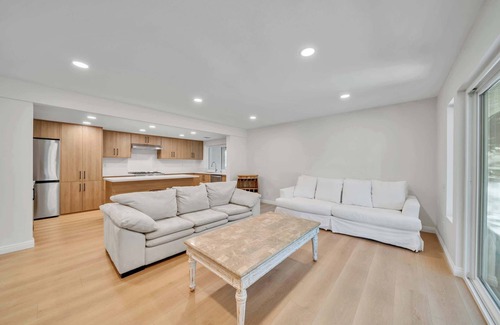 Thousand Oaks Casa | Modern 2-Story Home in Thousand Oaks, Near LA Hotspots