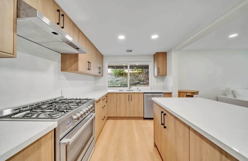 Thousand Oaks Casa | Modern 2-Story Home in Thousand Oaks, Near LA Hotspots