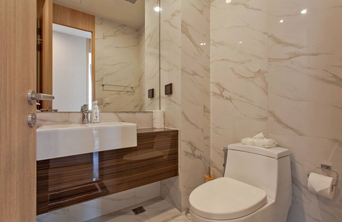 Nana Condominio | Modern 2 bedroom apartment in luxury condo in Asok neighbourhood