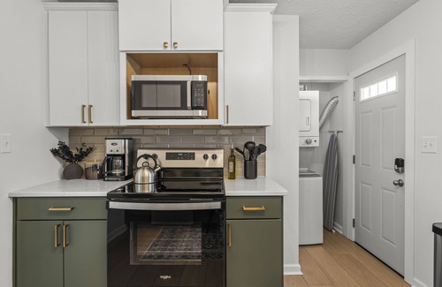 Terre Haute Casa | Modern, 2BD/1BA, 10 Mins To Hosp, Pet Friendly