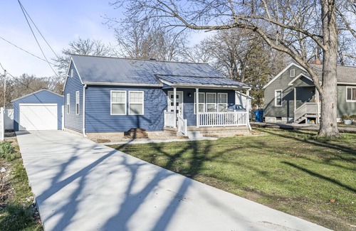 Terre Haute Casa | Modern, 2BD/1BA, 10 Mins To Hosp, Pet Friendly