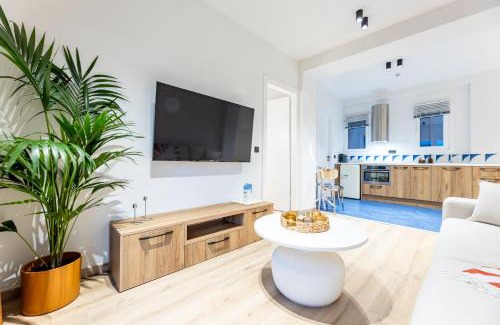 Makrigianni Apartamento | Modern 2BD Apartment Steps Away from Acropolis by Lumen Living