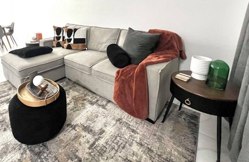 South Green Casa | Modern 2bd Townhouse near Downtown & Hospitals