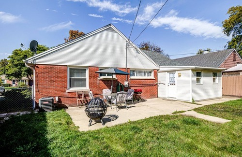Forestview Casa | Modern 2Bdrm Westchester Home with brand-new out door HOT TUB