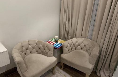 Bahria Town Apartamento | Modern 2BHK Retreat, Family-Ready with Self Check-In