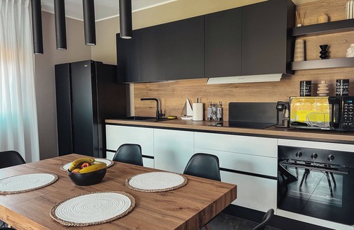Savio Apartamento | Modern 2BR 2BA Apt Sleeps 6 Free Parking
