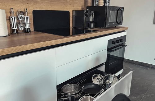 Savio Apartamento | Modern 2BR 2BA Apt Sleeps 6 Free Parking