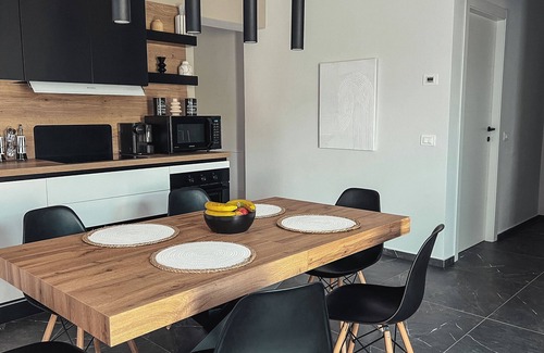 Savio Apartamento | Modern 2BR 2BA Apt Sleeps 6 Free Parking
