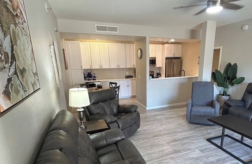 North Scottsdale Condominio | Modern 2BR/2BA Retreat: Ground Floor/Pool, Spa, Gym/North Scottsdale Getaway