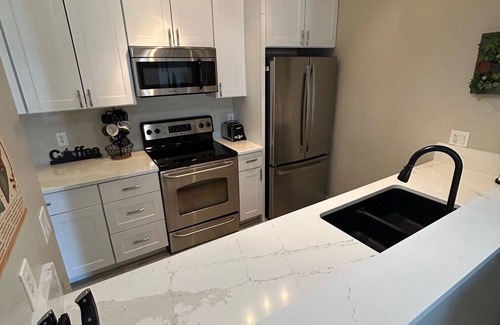North Scottsdale Condominio | Modern 2BR/2BA Retreat: Ground Floor/Pool, Spa, Gym/North Scottsdale Getaway