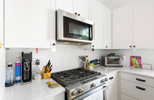 Chestnut Casa | Modern 2BR 2BA. Spacious open concept living room/kitchen w cathedral ceilings.