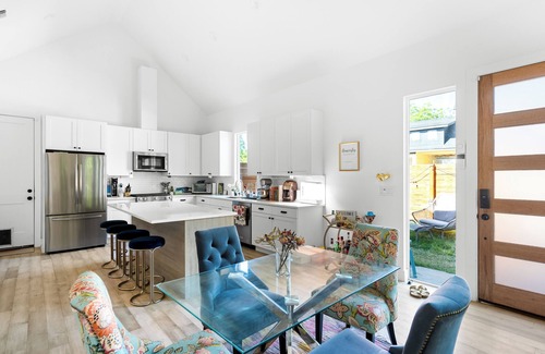 Chestnut Casa | Modern 2BR 2BA. Spacious open concept living room/kitchen w cathedral ceilings.
