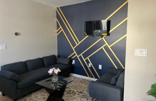West Side Apartamento | Modern 2BR and Office Near NYC With Parking - Sleeps 6