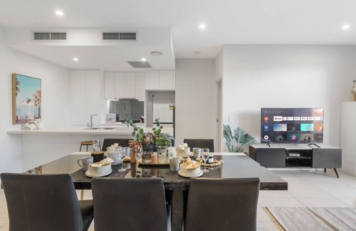 Macgregor Apartamento | Modern 2BR Apartment Balcony & Central Convenience
