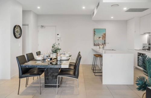 Macgregor Apartamento | Modern 2BR Apartment Balcony & Central Convenience